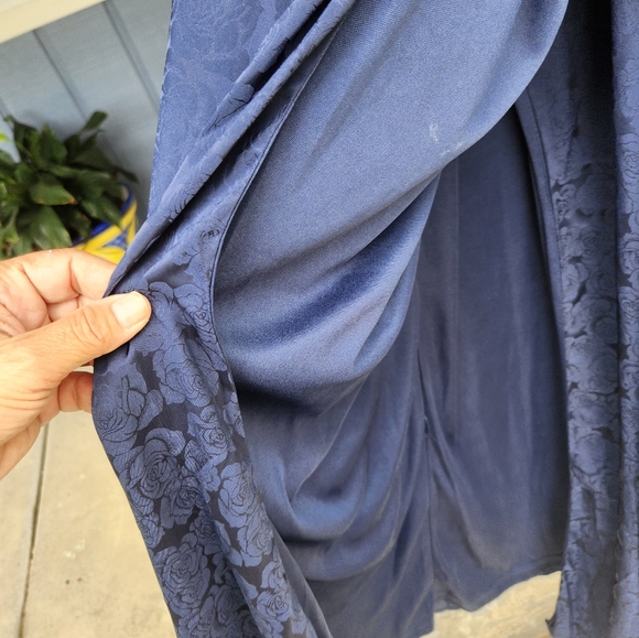 15 Lulu navy blue burnout evening gown. P2p 18 medium gorgeous evening gown. - Picture 2 of 9